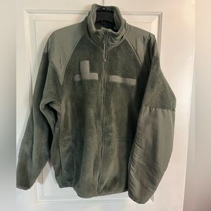 Army issued ECWCS GEN III L3 Cold Weather green fleece jacket. Size Large